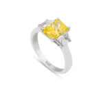 AN139FY anello diamante radiant fancy yellow lab grown alto.jpg - Kleed S.r.l. - Oromare